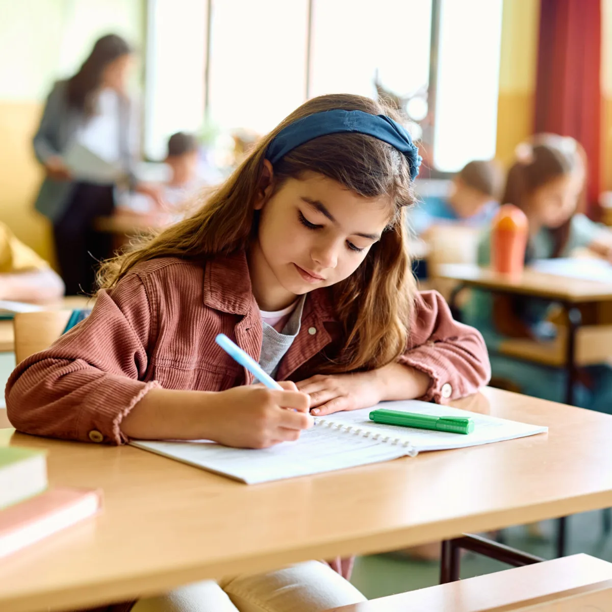 Elevi în timpul orelor de pregătire la Academia de Excelență